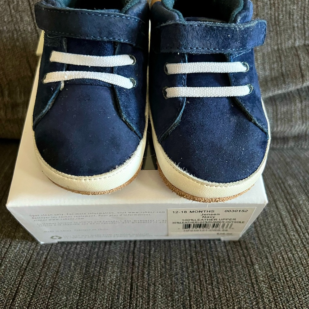 Size 12-18 month Robeez.